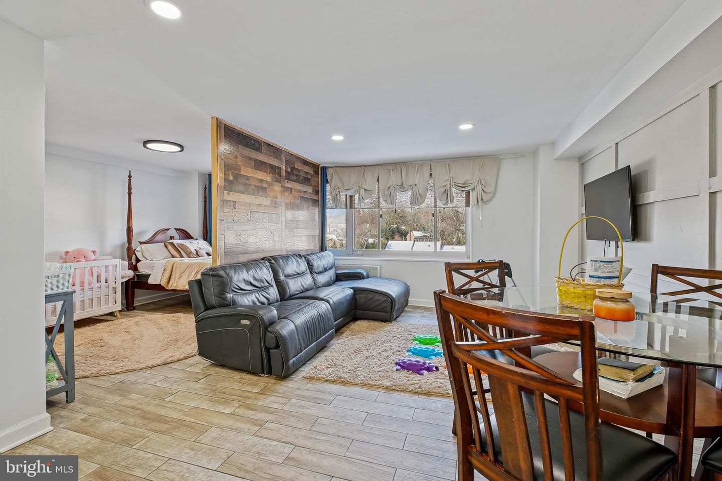 1900 Lyttonsville Road #702 photo 10