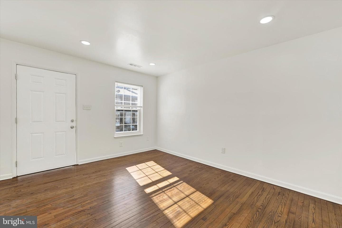 541 W Diamond Avenue #22 photo 1
