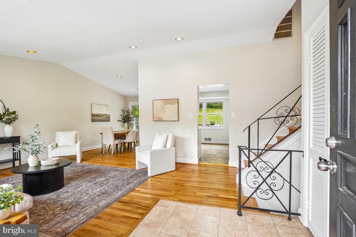 827 Caddington Avenue photo 3