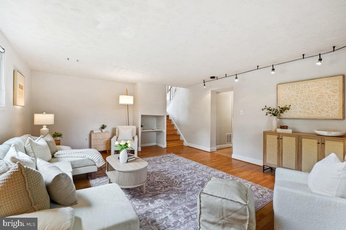 827 Caddington Avenue photo 32