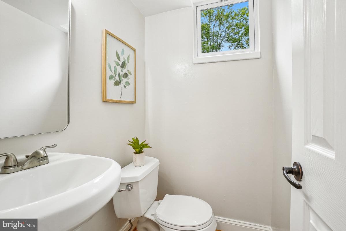 827 Caddington Avenue photo 35