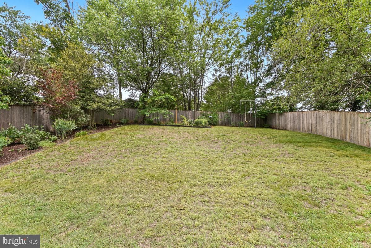 827 Caddington Avenue photo 40