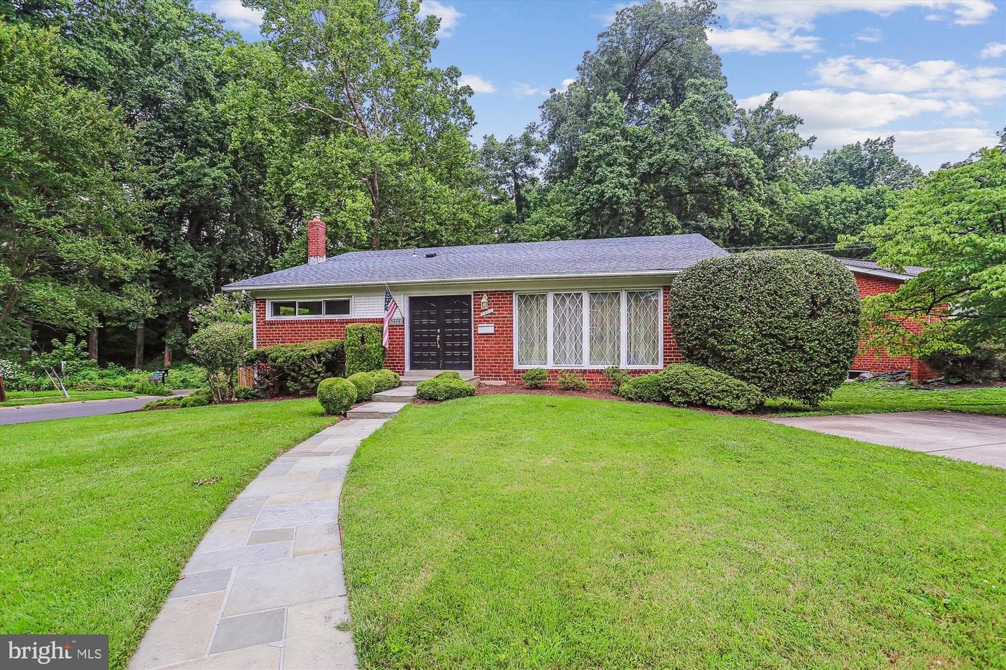 3909 Woodlawn Road photo 2
