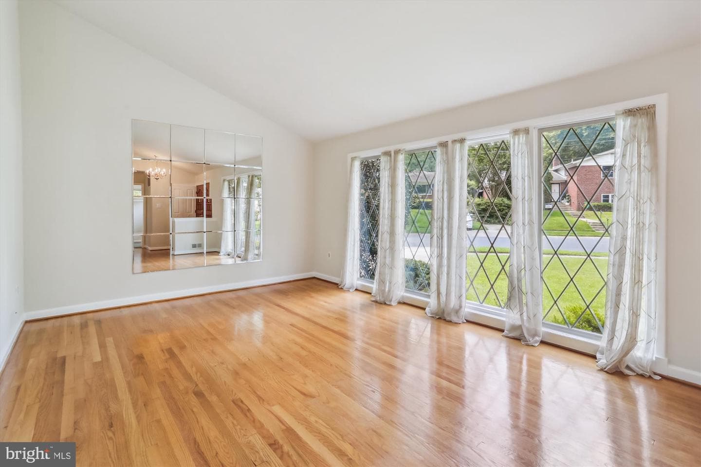 3909 Woodlawn Road photo 7