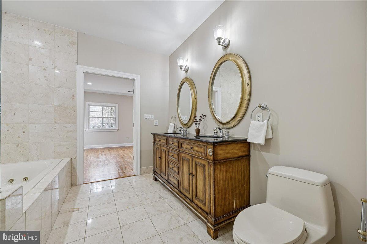 4902 Derussey Parkway photo 79
