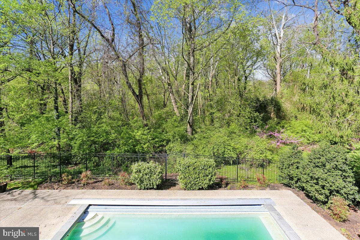 4902 Derussey Parkway photo 97