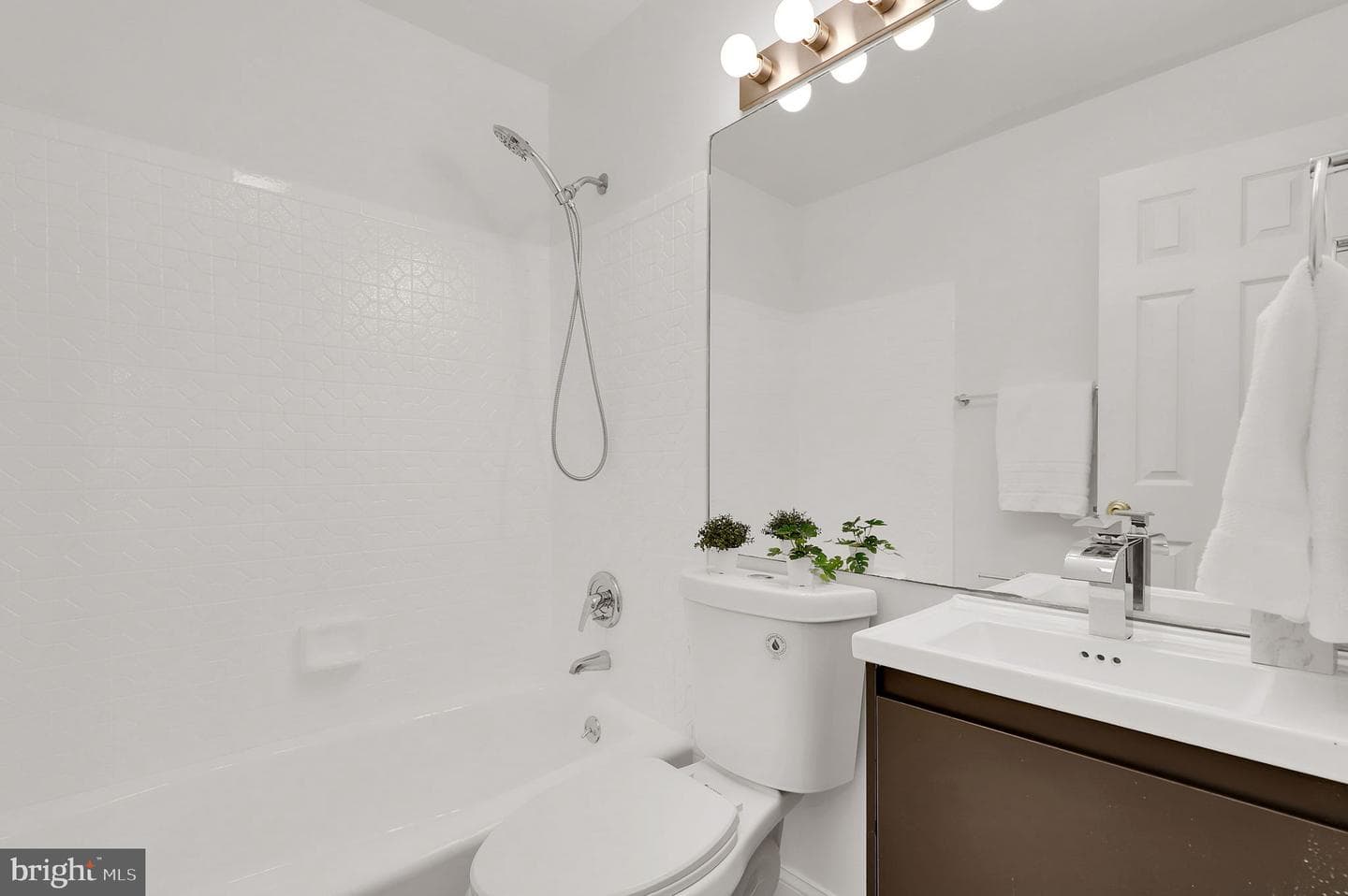 4904 Adrian Street photo 14