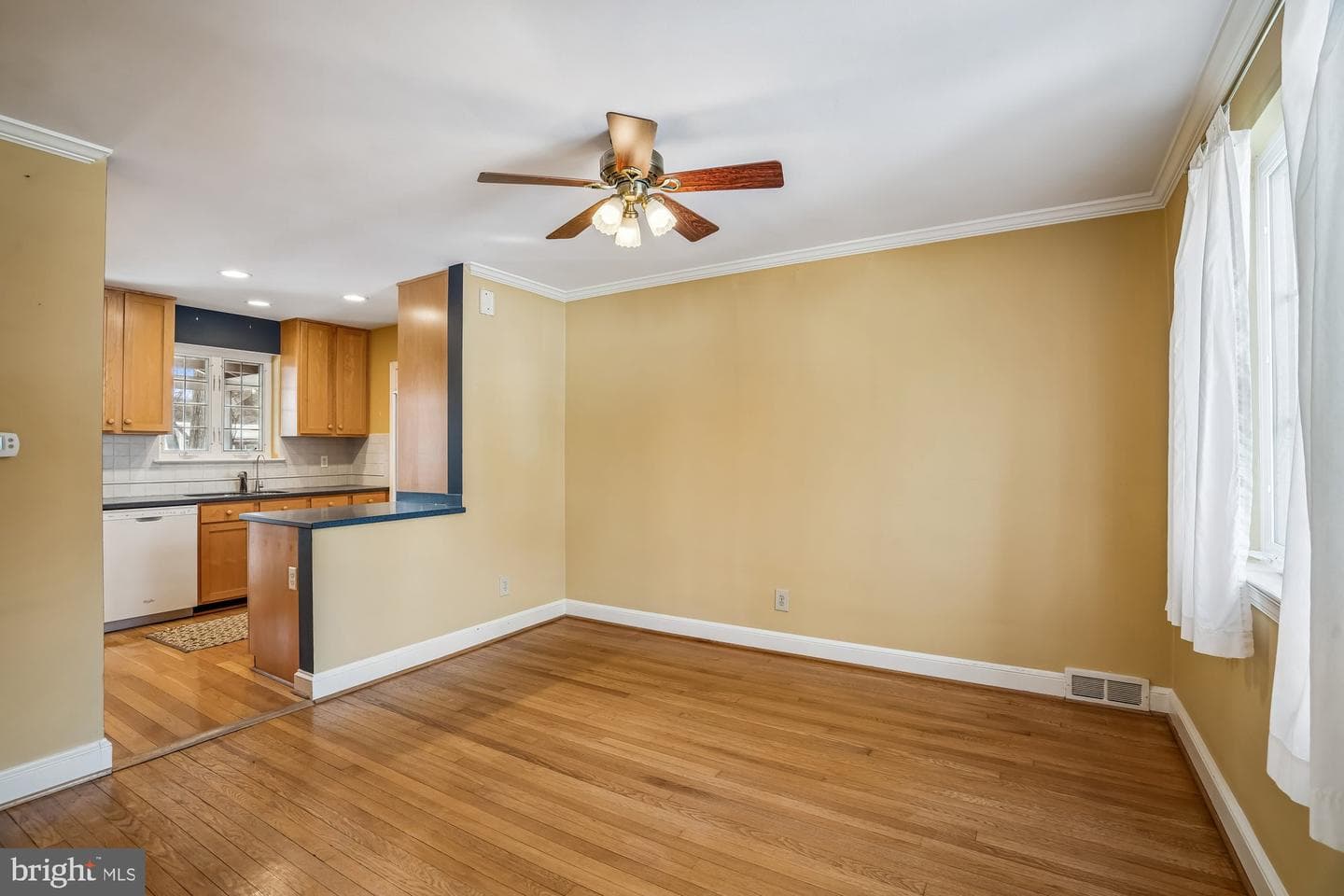 8012 Barron Street photo 23