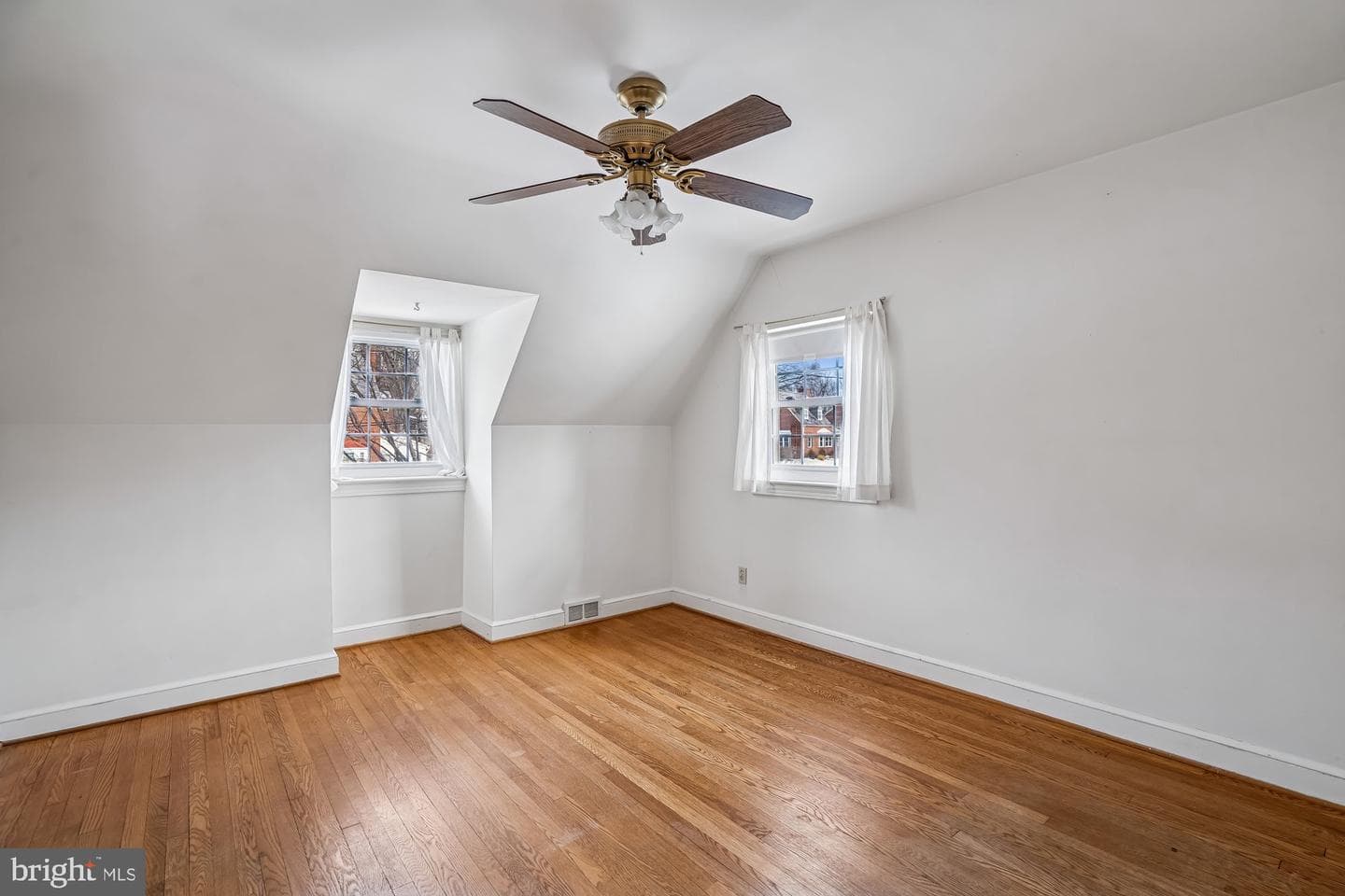 8012 Barron Street photo 29