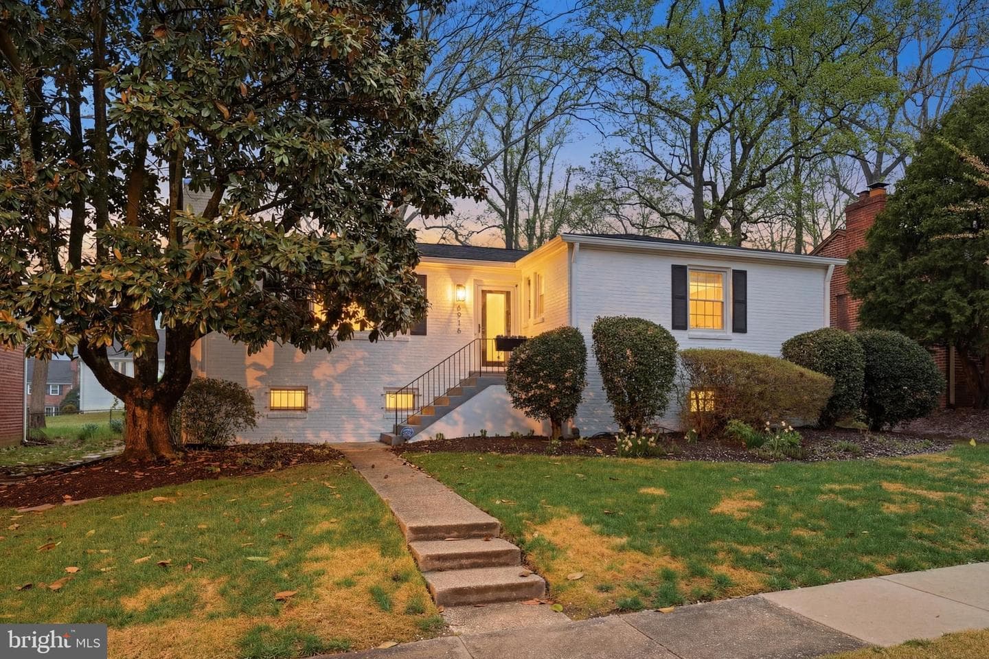 8916 Whitney Street photo 2