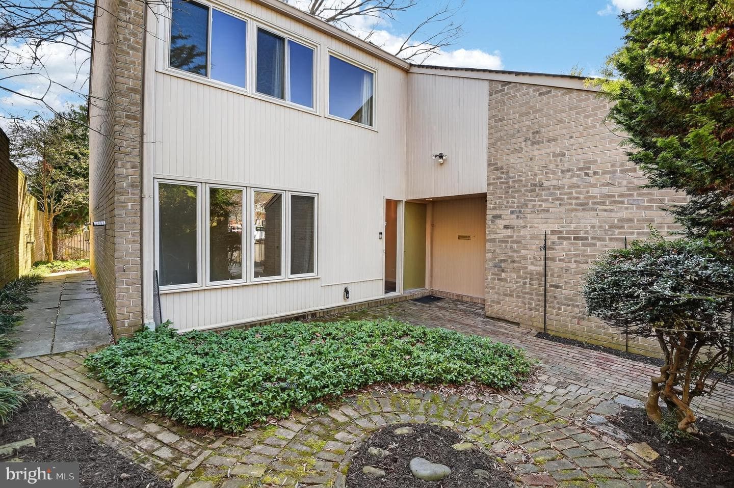 19144 Roman Way photo 3