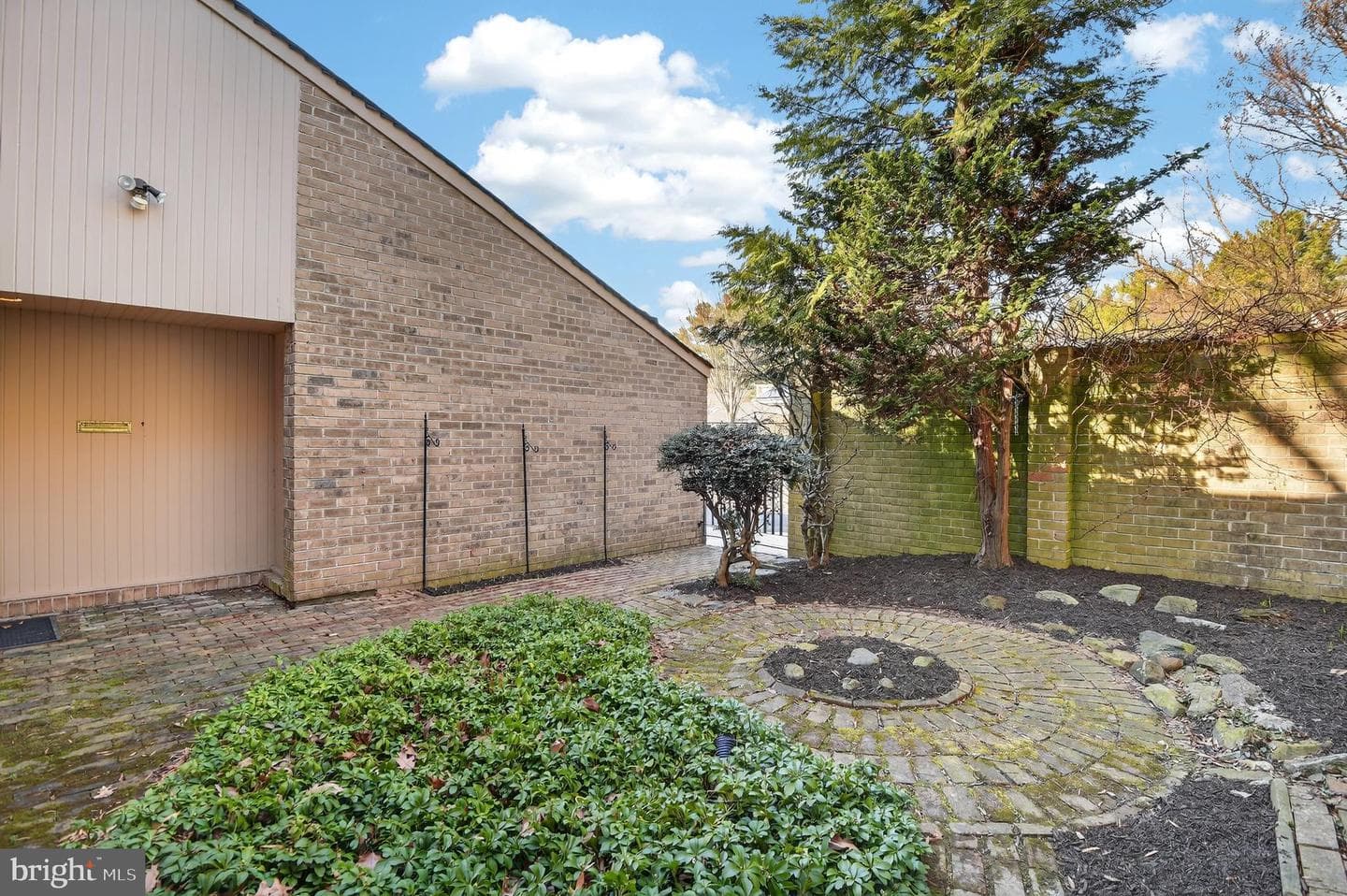 19144 Roman Way photo 4
