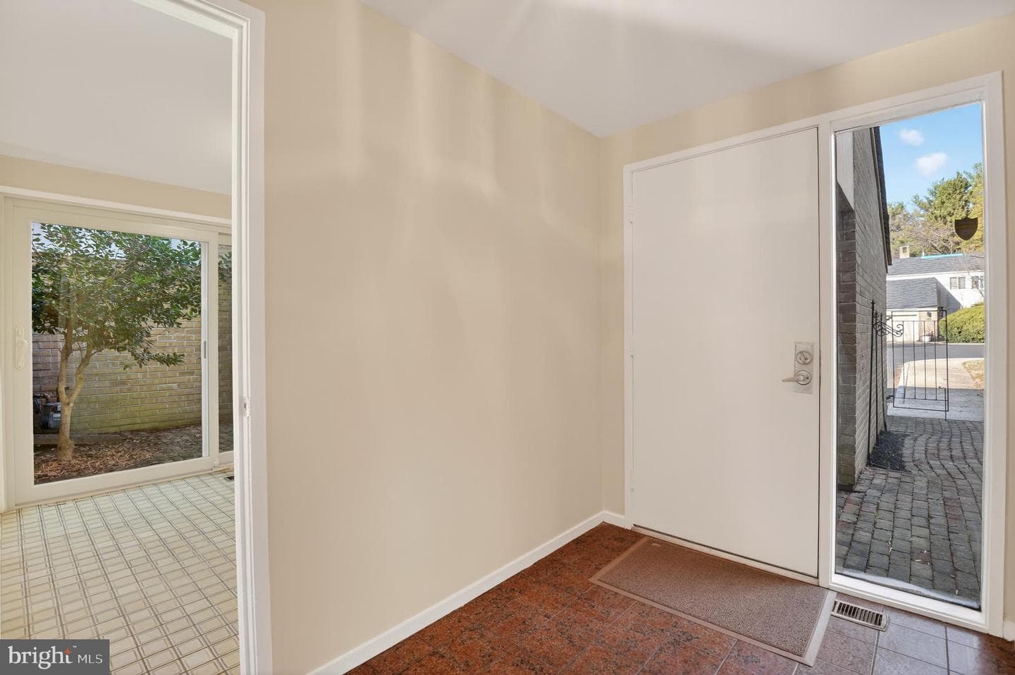 19144 Roman Way photo 5