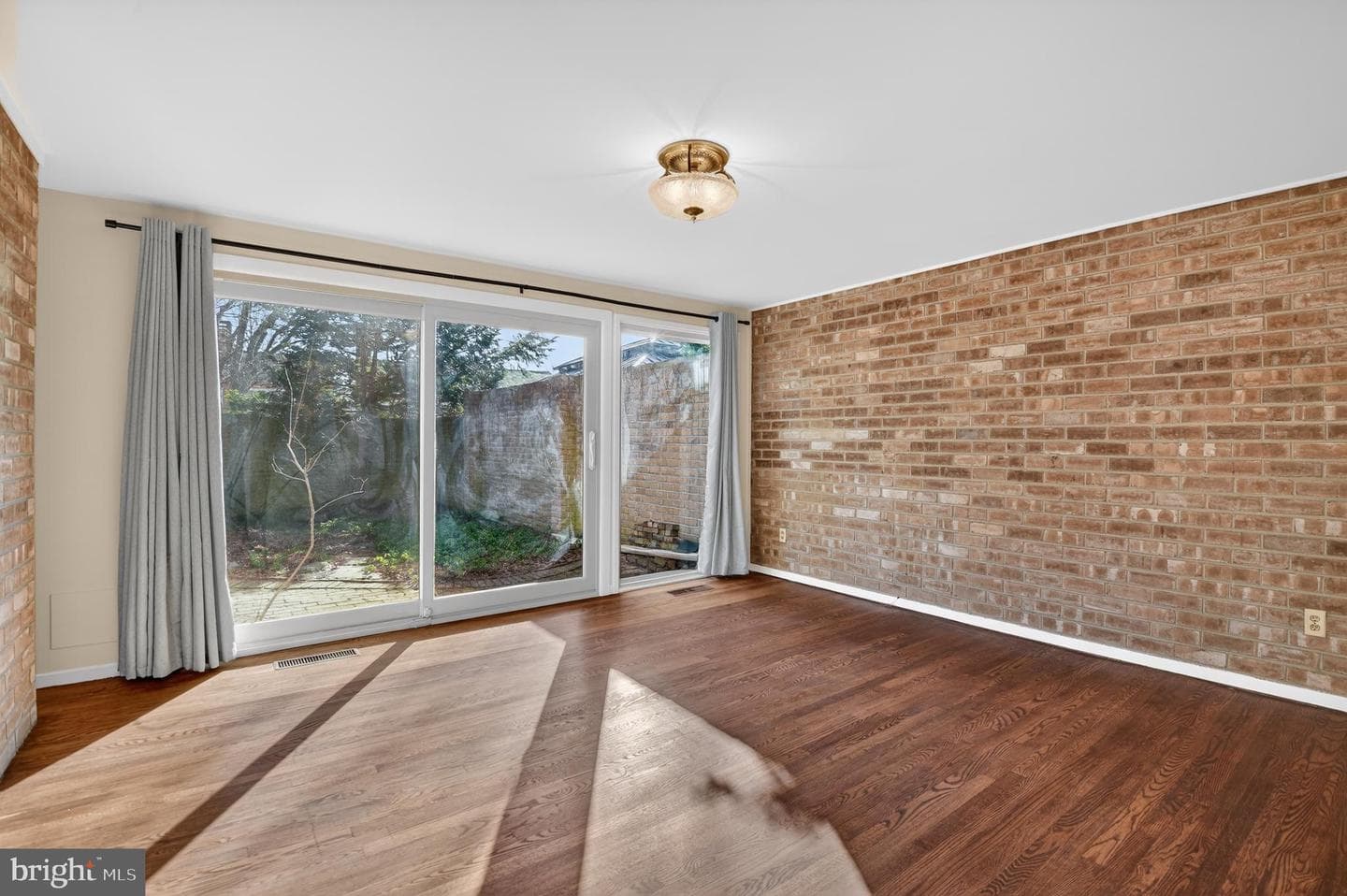 19144 Roman Way photo 8