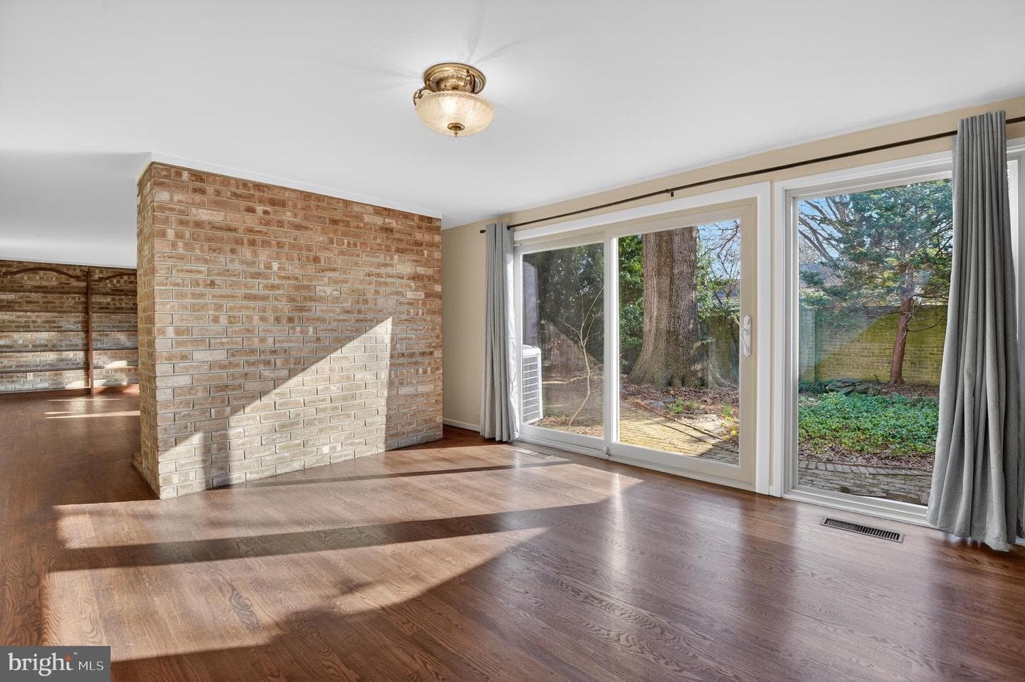 19144 Roman Way photo 9