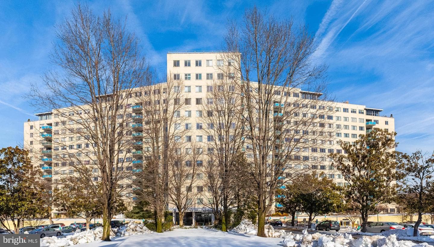 10201 Grosvenor Place #204, Rockville