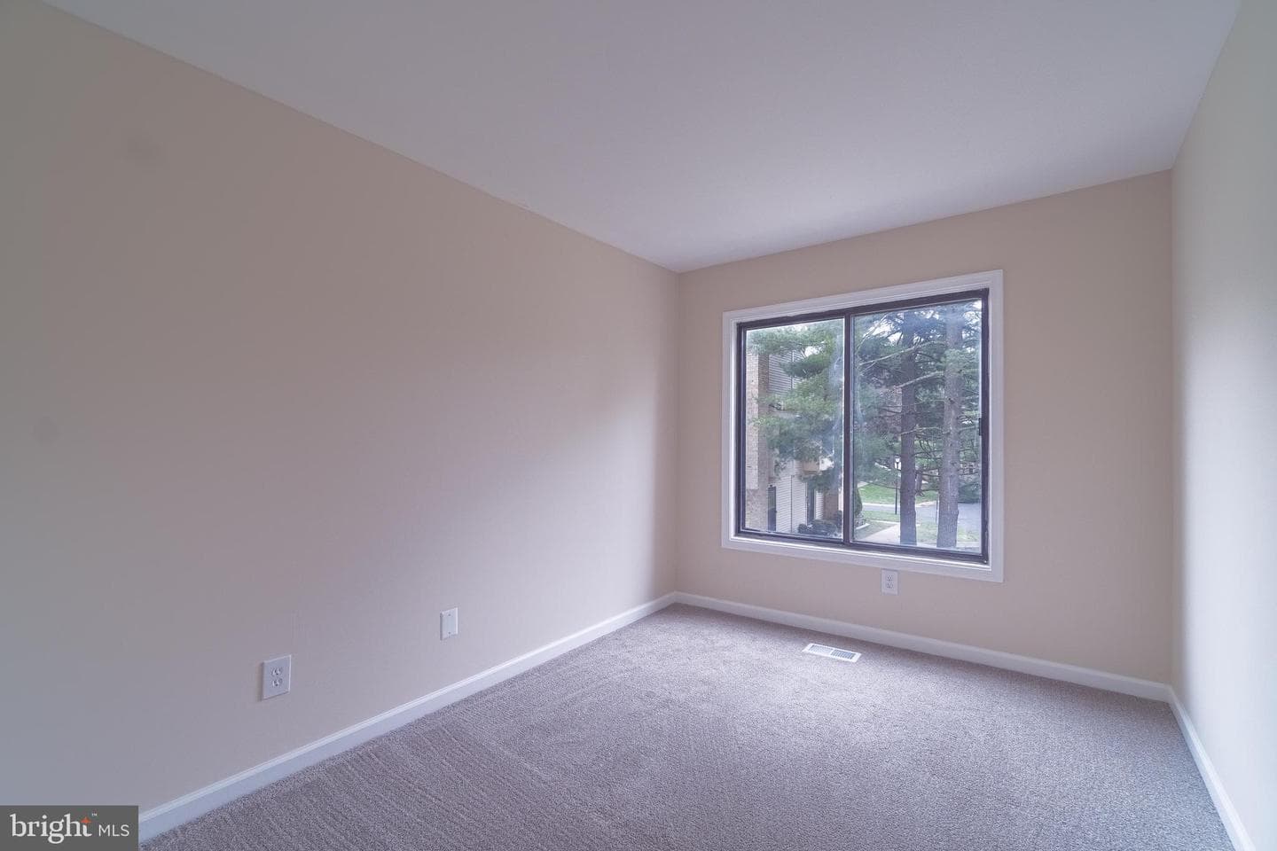 9416 Penshurst Court photo 7