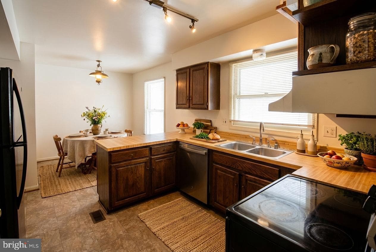 17041 Catalpa Court photo 3