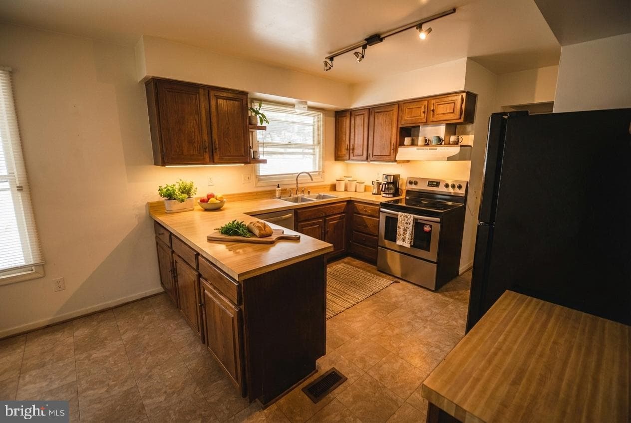 17041 Catalpa Court photo 4