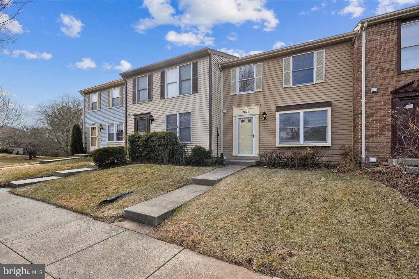7623 Nutwood Court photo 2