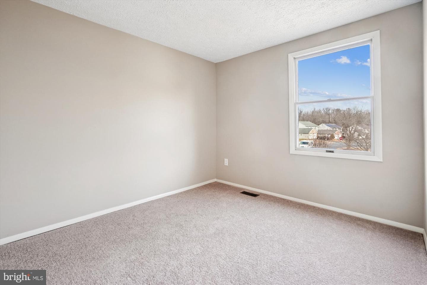 7623 Nutwood Court photo 25
