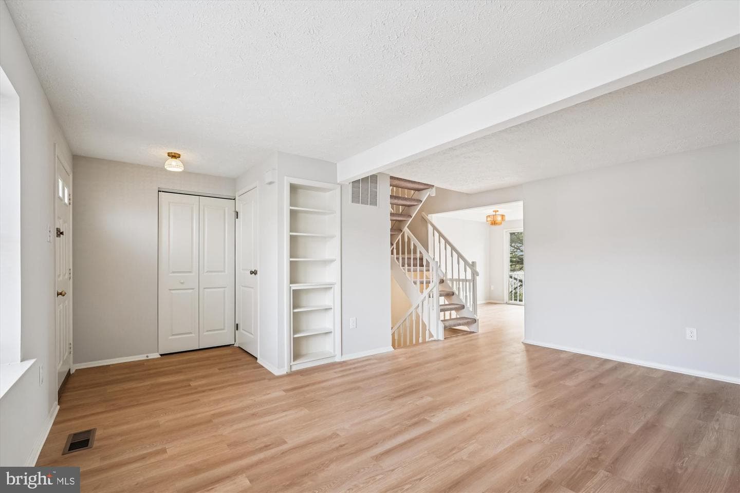 7623 Nutwood Court photo 4