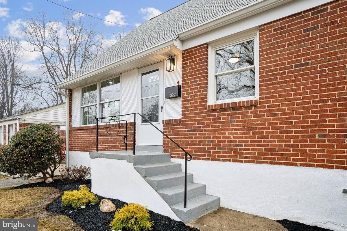 3921 Lantern Drive photo 2