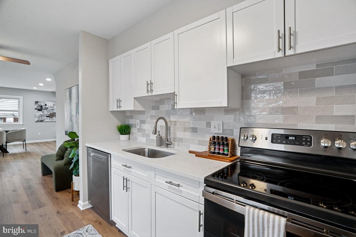 3921 Lantern Drive photo 5