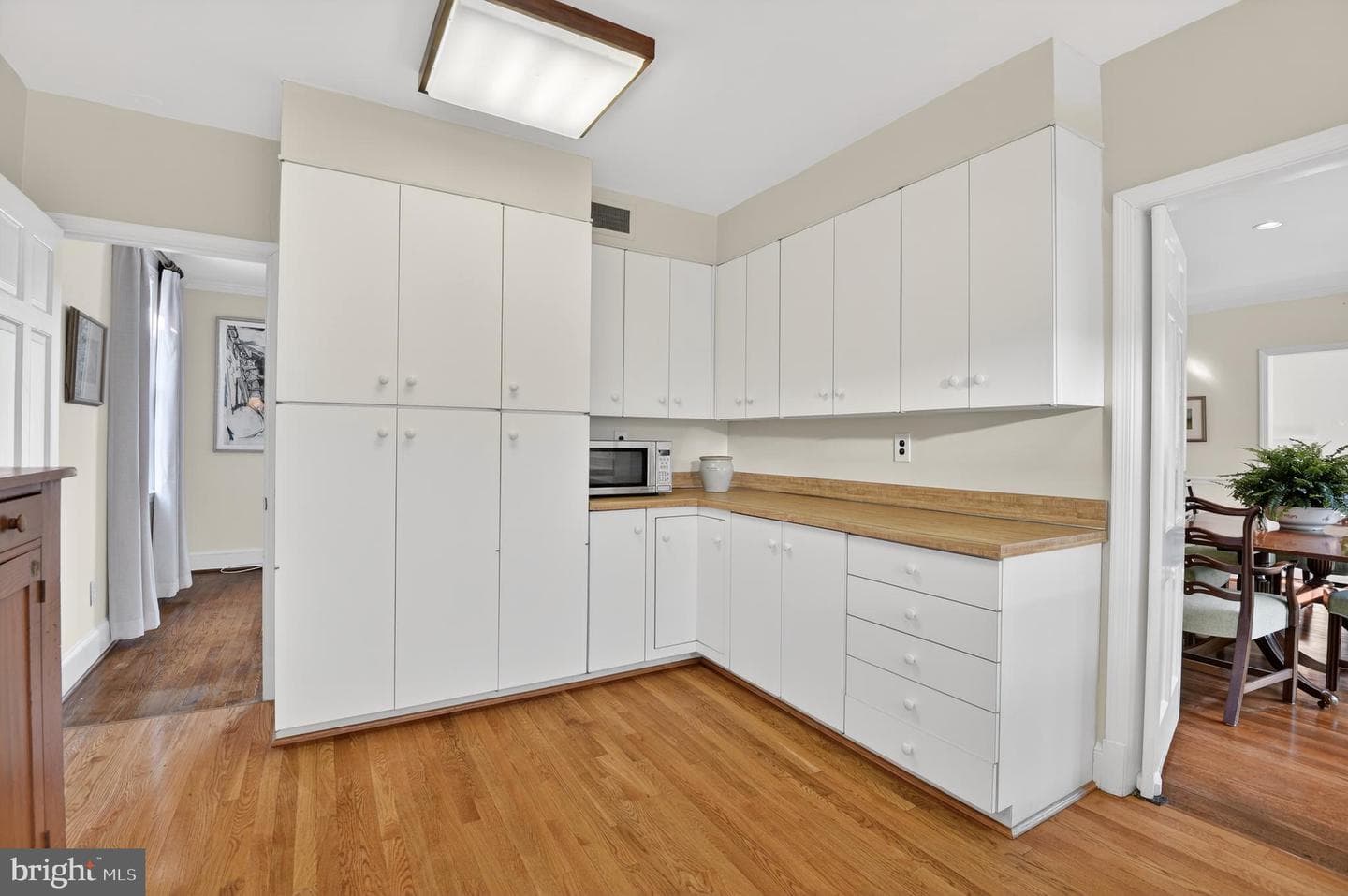 5208 Woodlawn Avenue photo 16