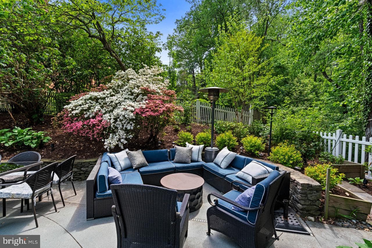 8 Farmington Court photo 33