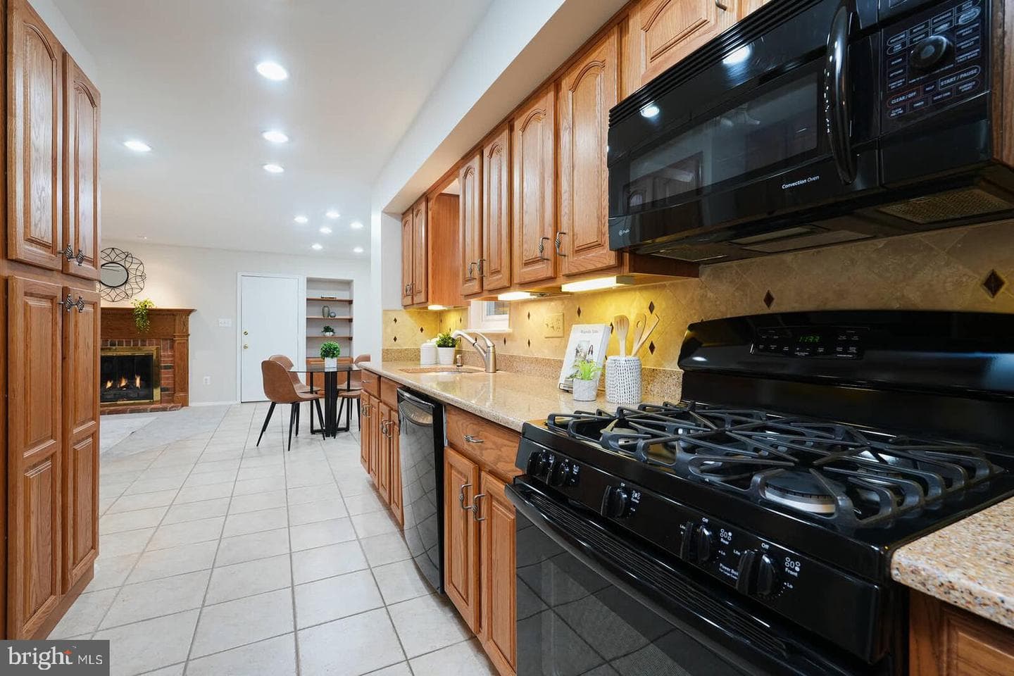 14316 Piccadilly Road photo 8