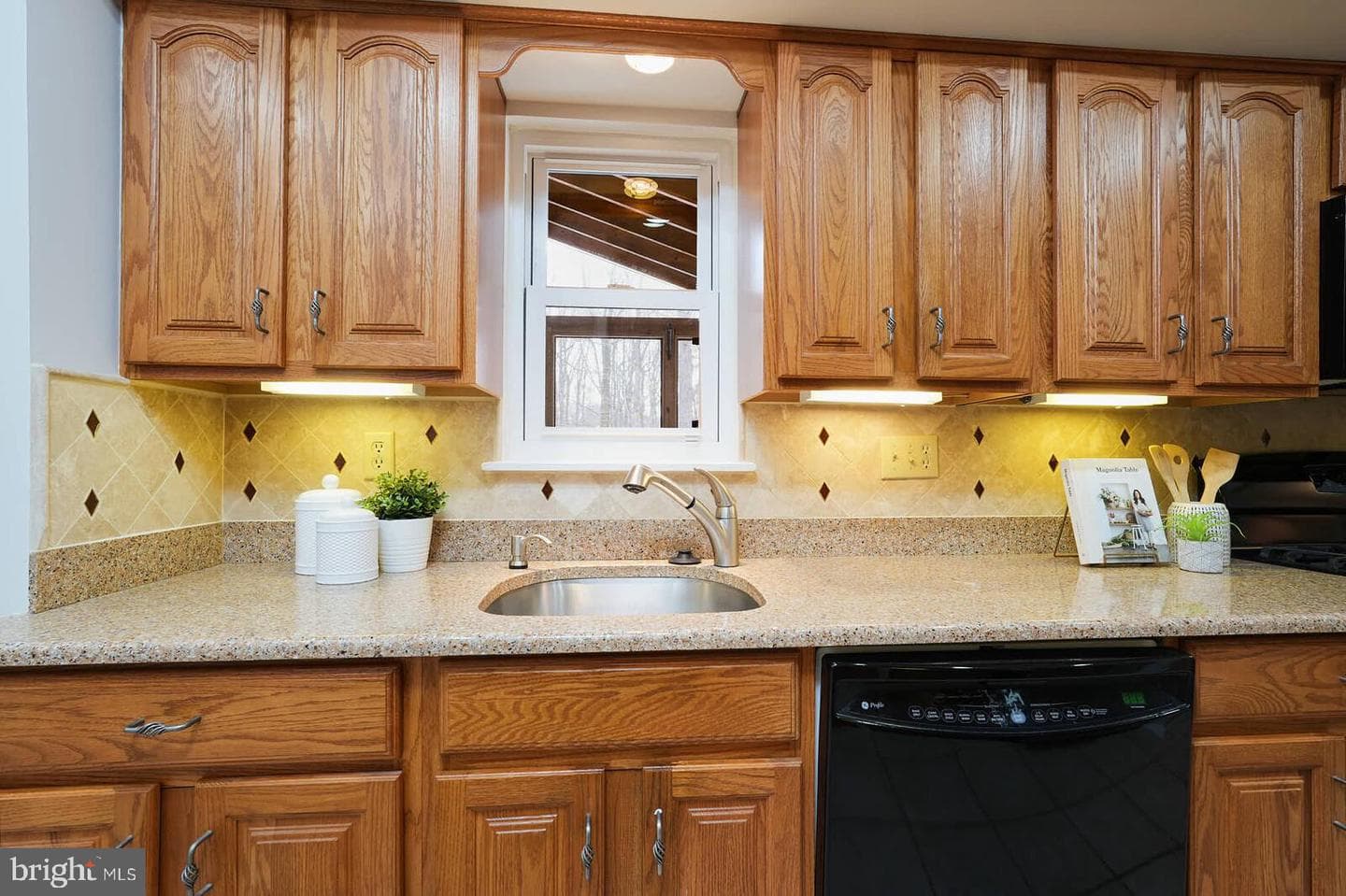 14316 Piccadilly Road photo 9