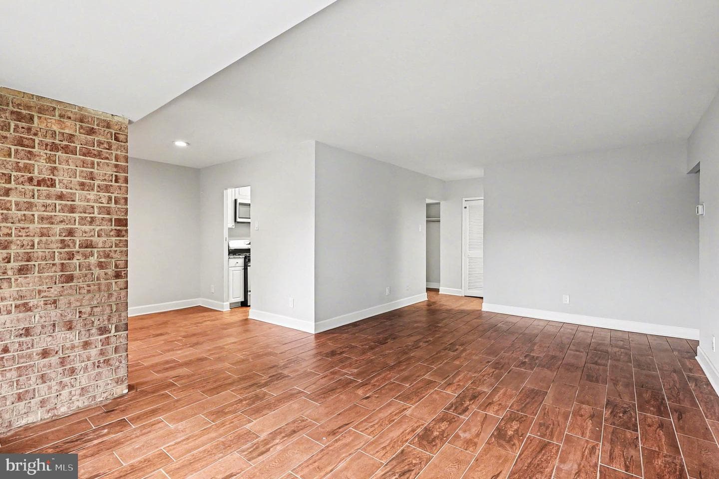 19323 Club House Road #304 photo 7