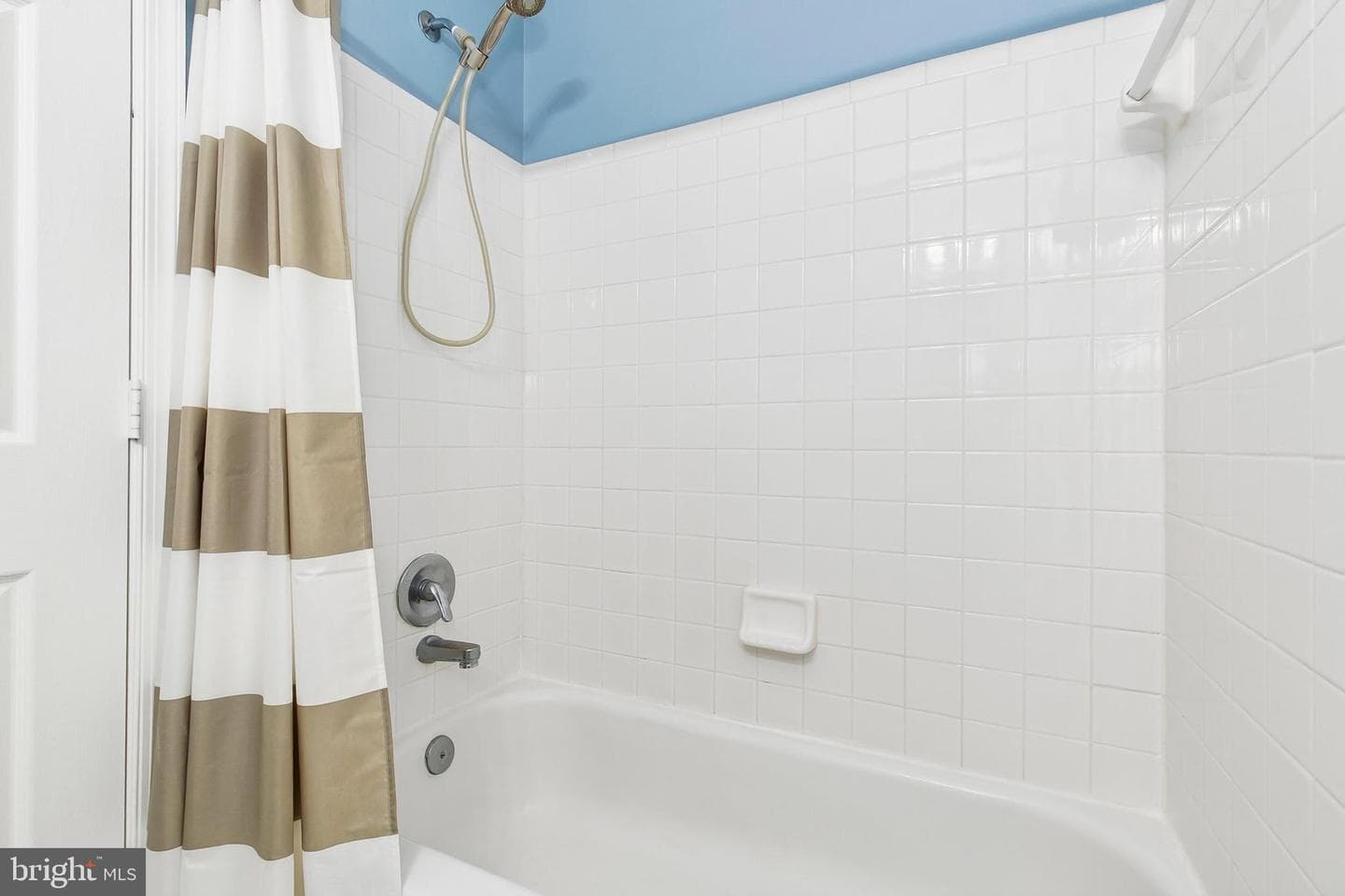 10007 Vanderbilt Circle #14 photo 25