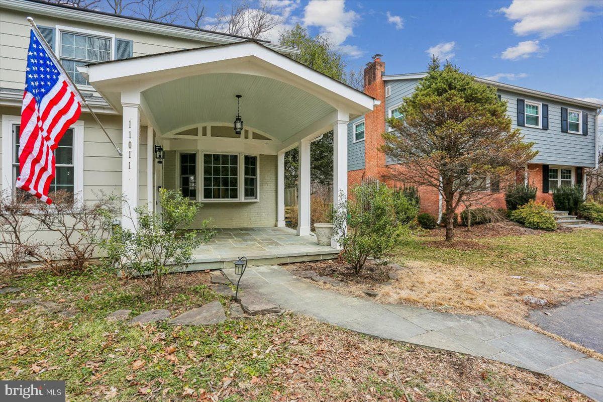 11011 Montrose Avenue photo 2