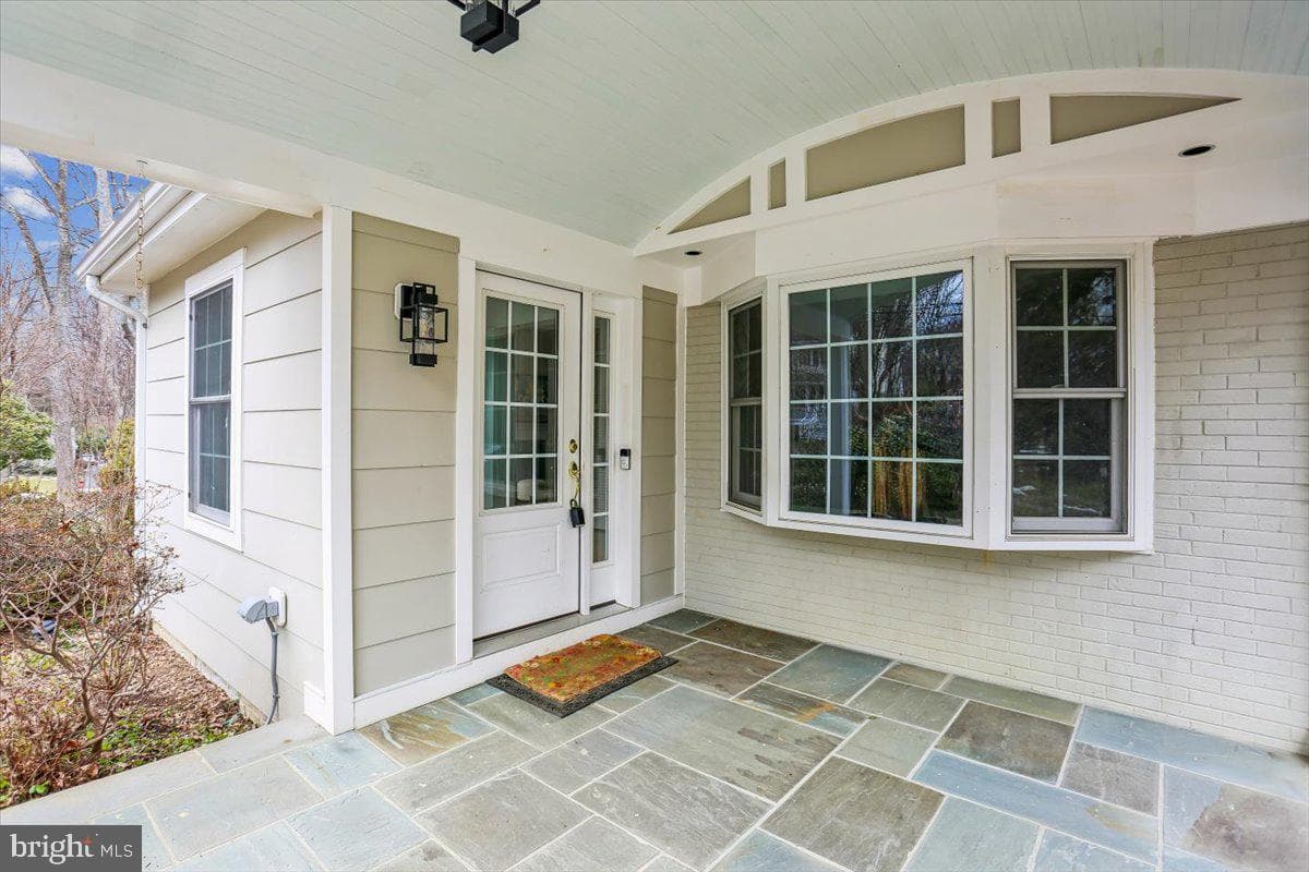 11011 Montrose Avenue photo 3