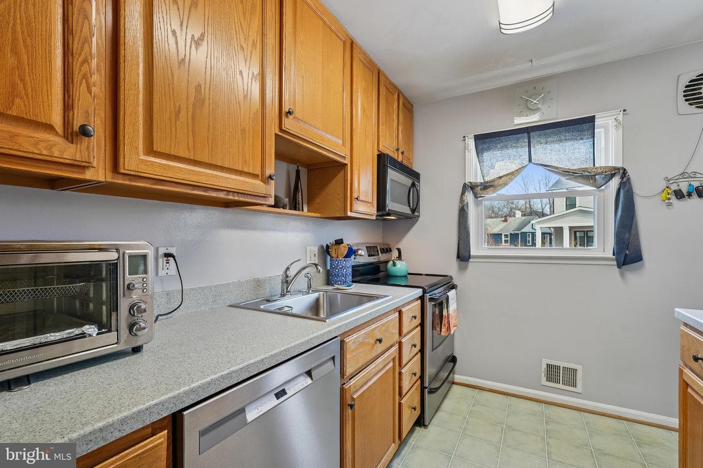6417 Camrose Terrace photo 10