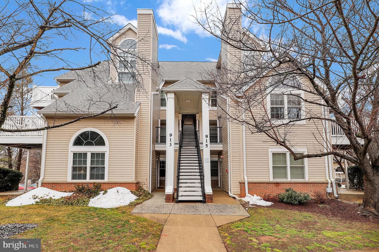 913 Hillside Lake Terrace #413