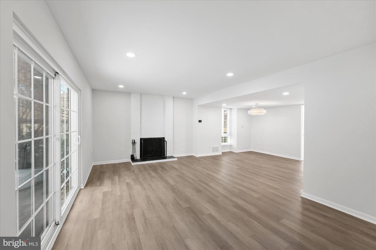 9226 Three Oaks Drive photo 12