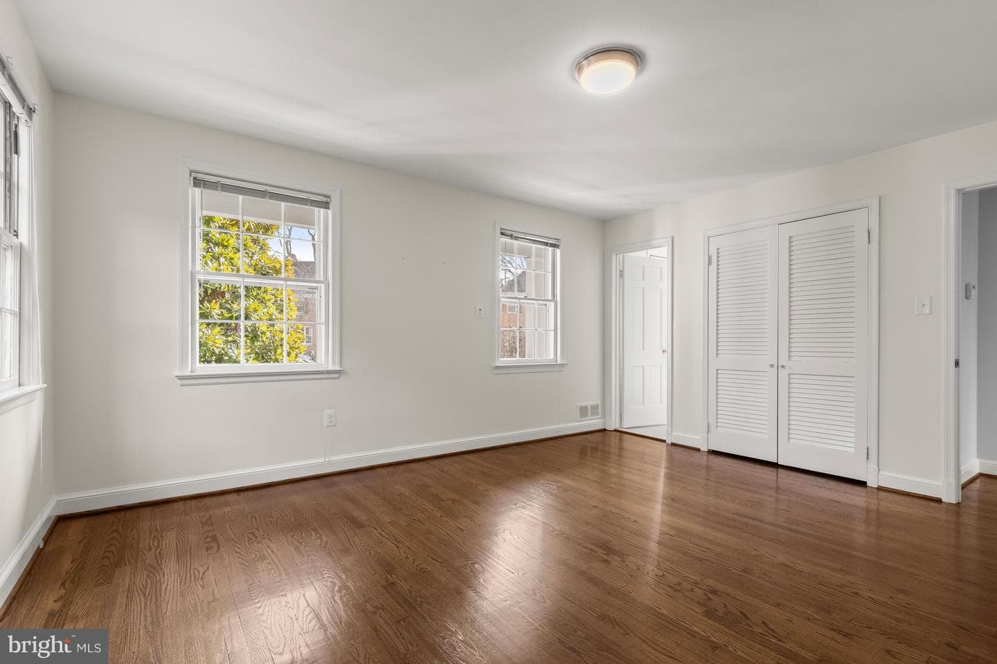 4806 Newport Avenue photo 60