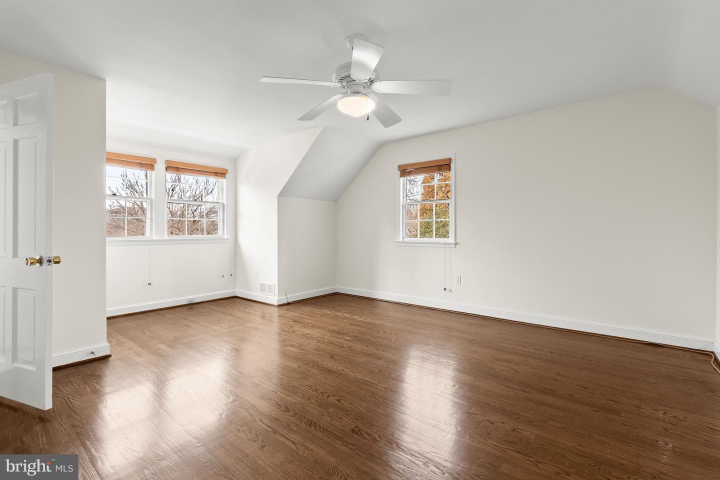4806 Newport Avenue photo 72