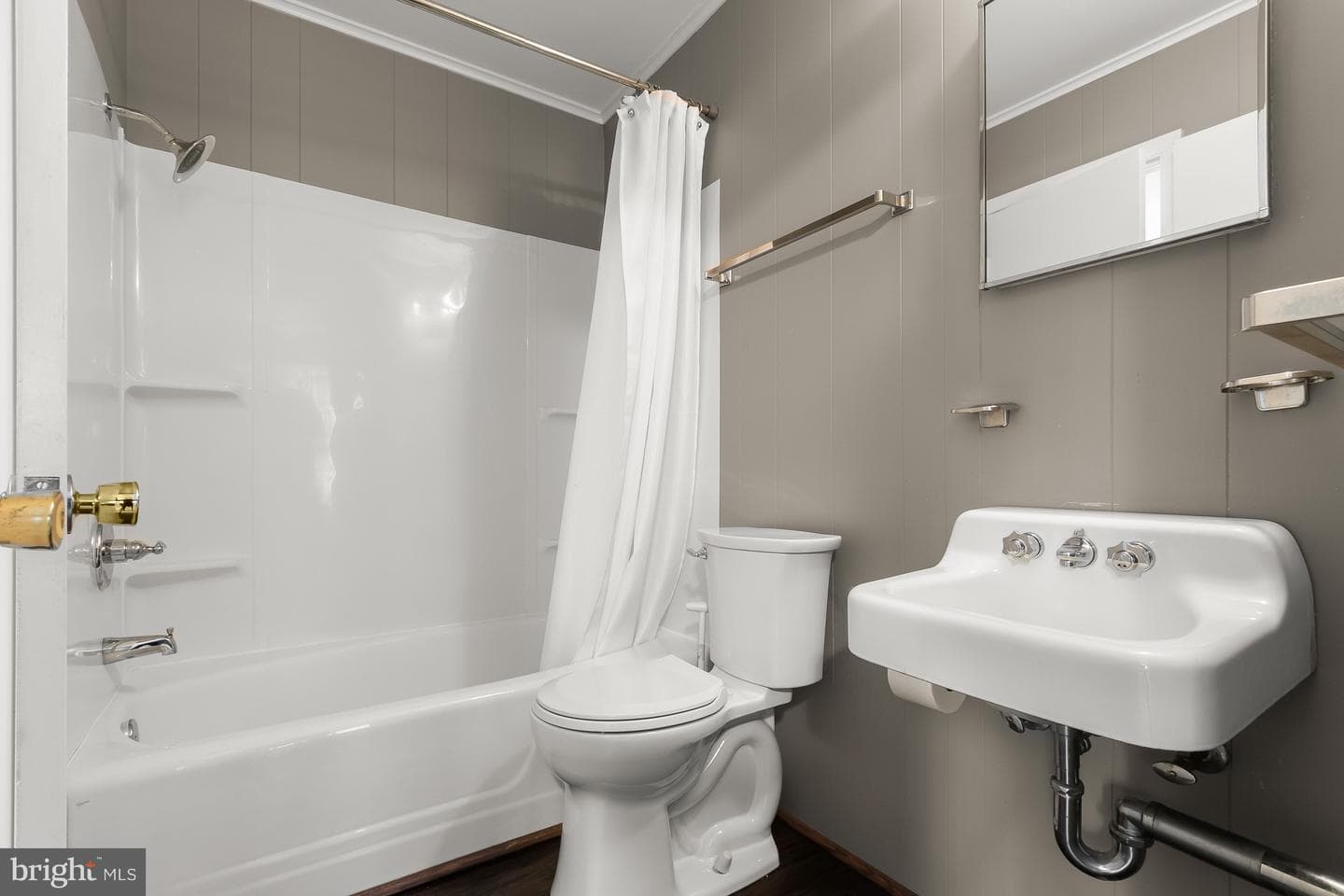4806 Newport Avenue photo 82
