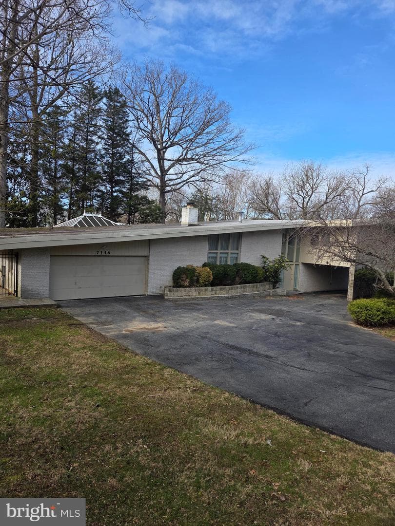 7146 River Road photo 2