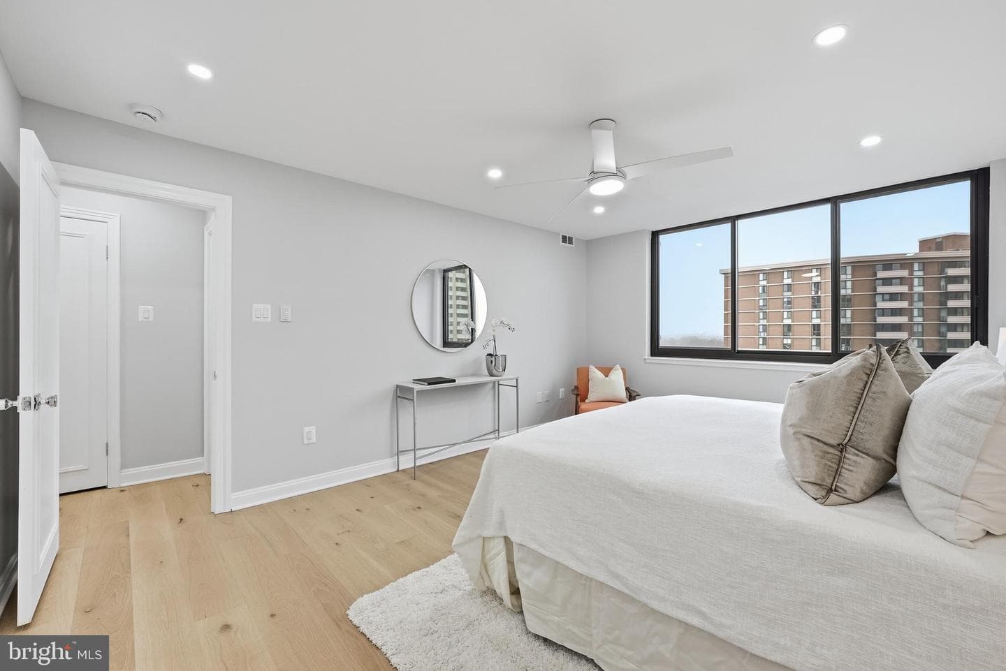 4550 N Park Avenue #807 photo 13