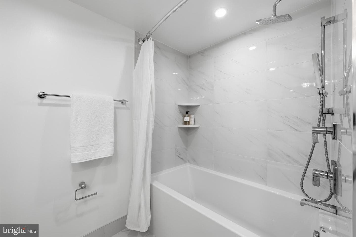 4550 N Park Avenue #807 photo 25