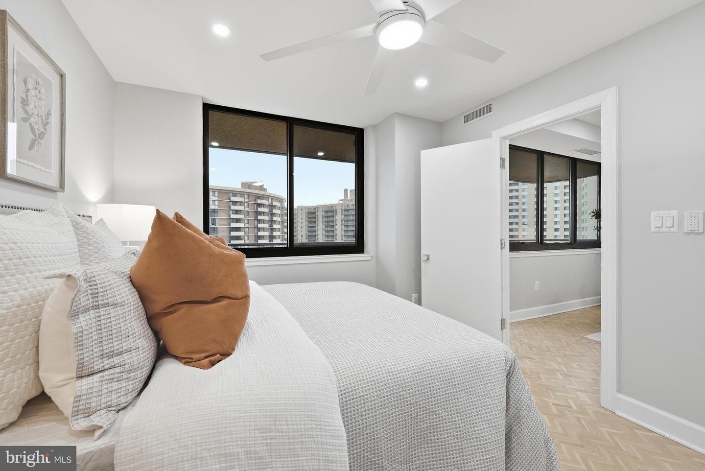 4550 N Park Avenue #807 photo 27