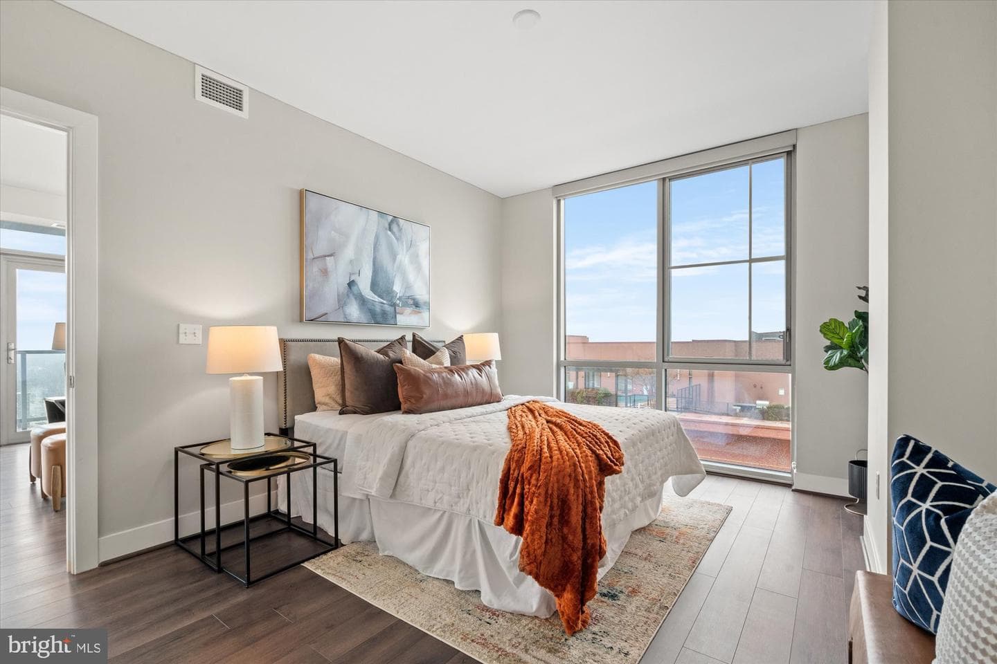 930 Rose Avenue #1704 photo 11