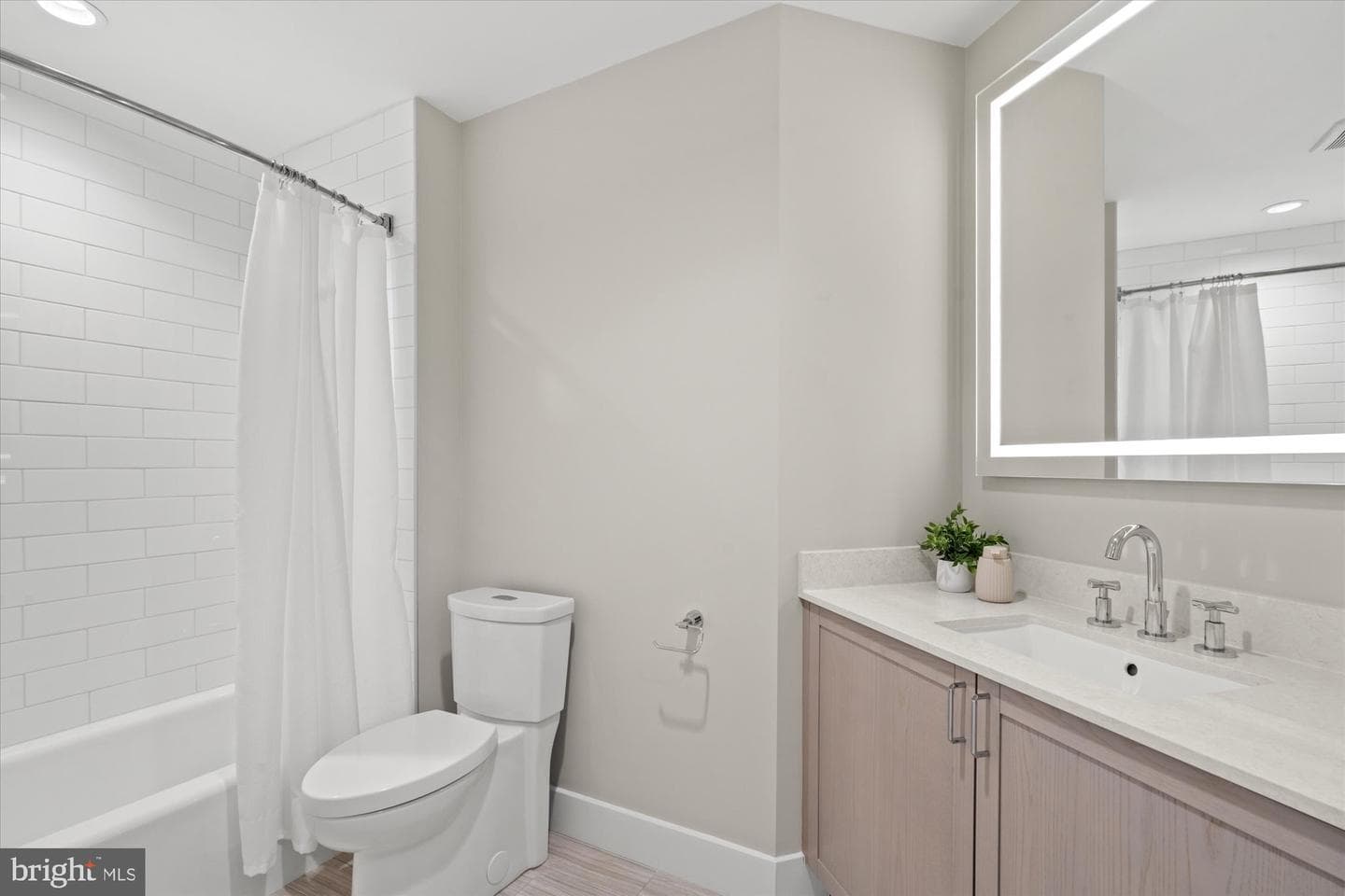 930 Rose Avenue #1704 photo 19