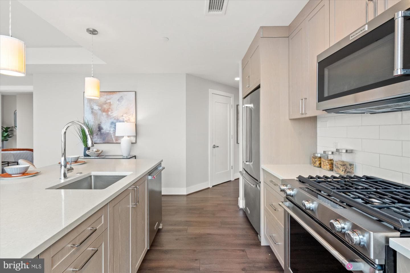 930 Rose Avenue #1704 photo 4