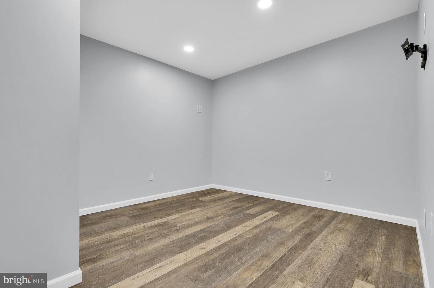 9707 Meggs Point Place photo 33